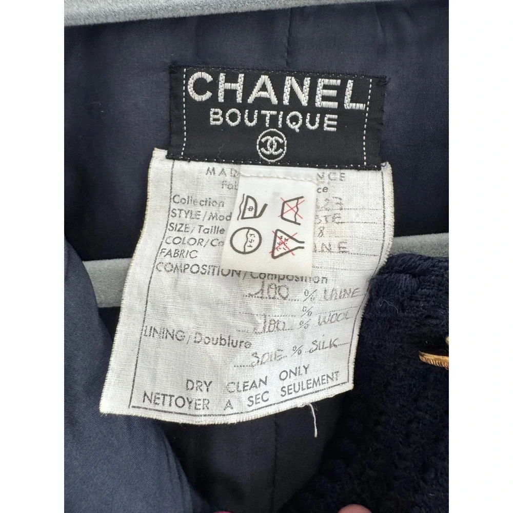 Chanel Vintage Navy Blue Wool Boucle Skirt Suit Lion Head Buttons FR 38 US